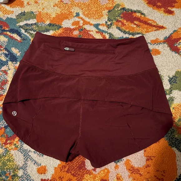 Size 2 Lululemon speed up shorts 2.5” inseam maroon - Picture 2 of 3